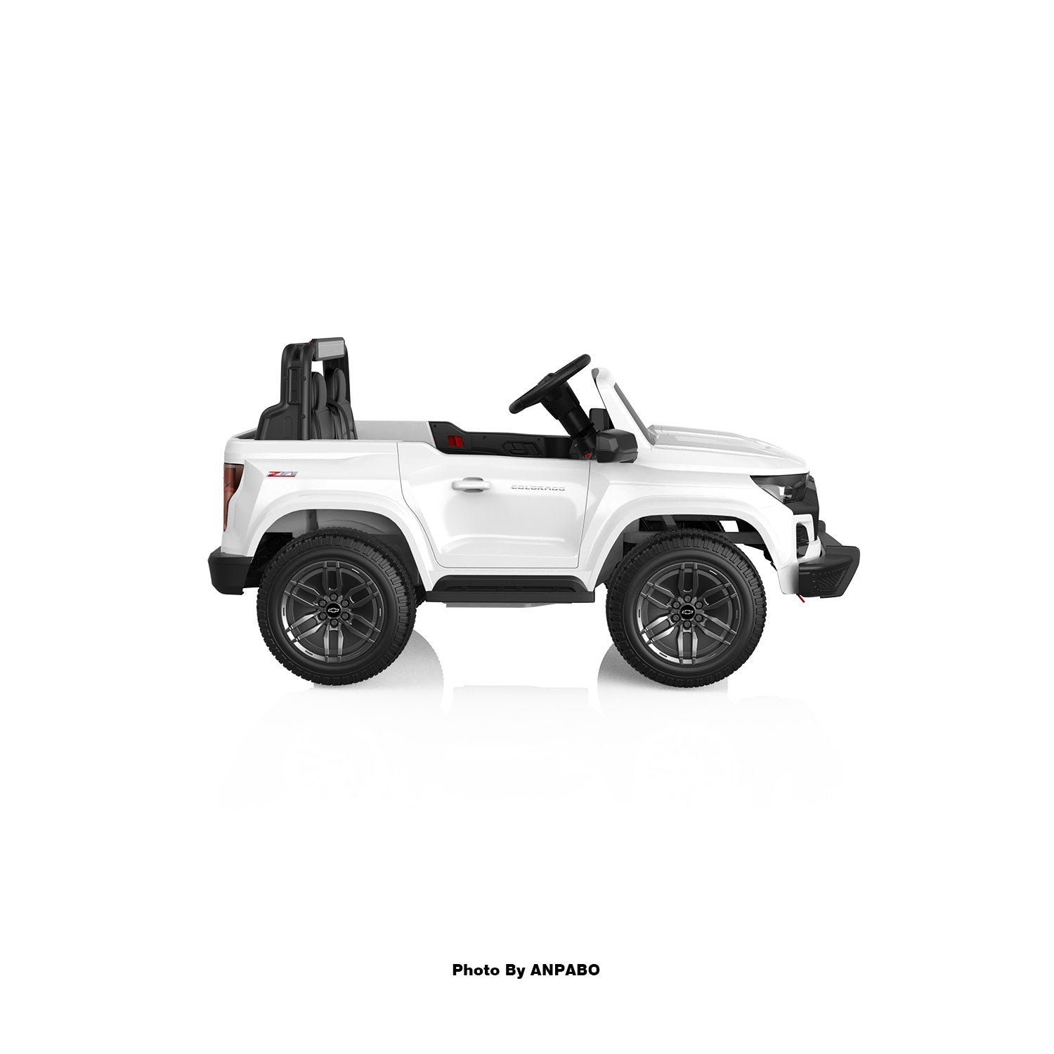 24V Licensed Chevrolet Colorado 2-Seater Kids Ride On Truck-white